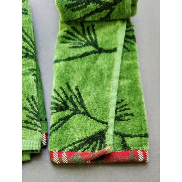 St Nicholas Square Fingertip Guest Towels Cardinal Tartan Design Deck The Halls - Picture 8 of 9